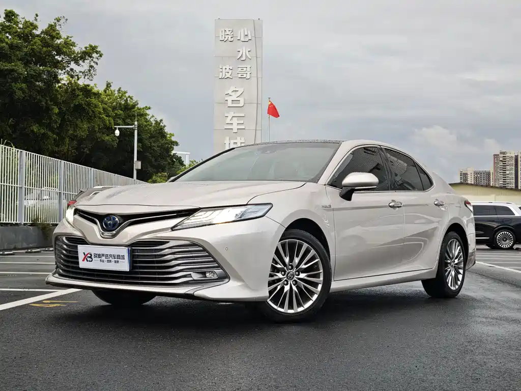 Toyota Camry 2021 — фото 1