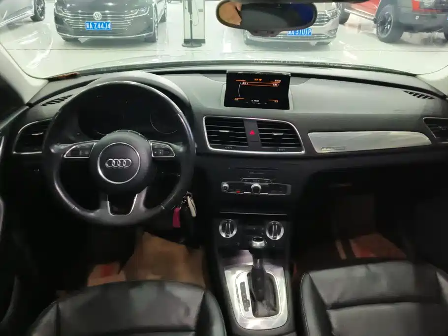 Audi Q3 2015 — фото 12