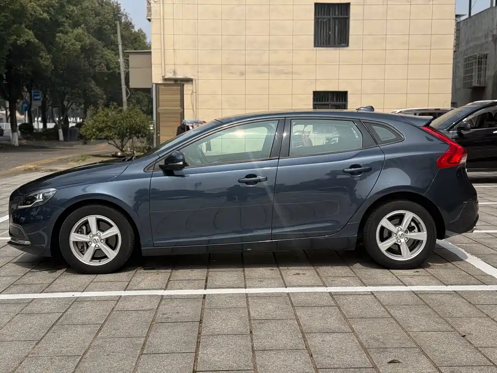 Volvo V40 2017 — фото 9