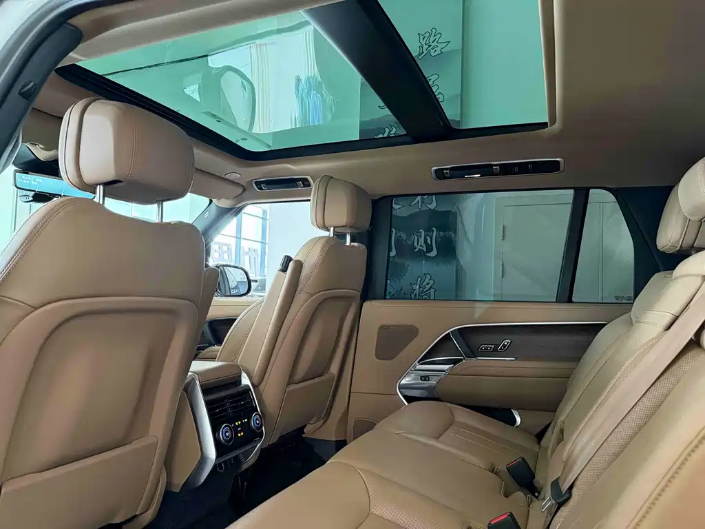 Land Rover Range Rover 2023 — фото 16