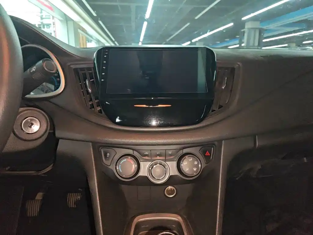 Chevrolet Cavalier 2017 — фото 13