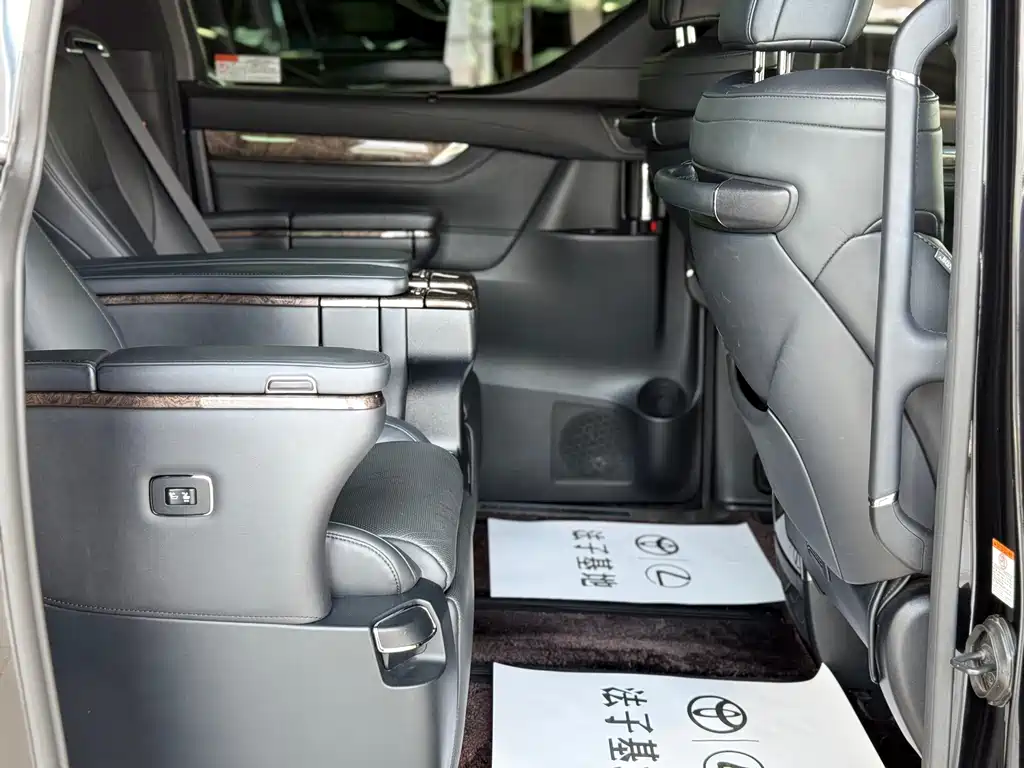 Toyota Vellfire 2021 — фото 16