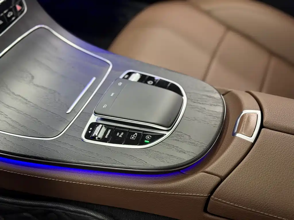 Mercedes-Benz E-Class 2020 — фото 14