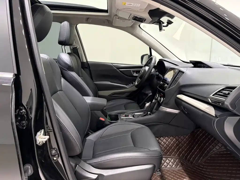 Subaru Forester 2023 — фото 17