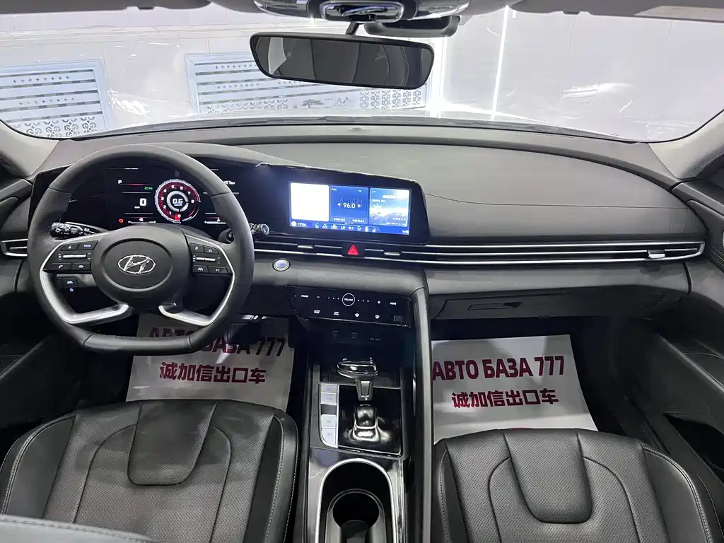 Hyundai Elantra 2023 — фото 15