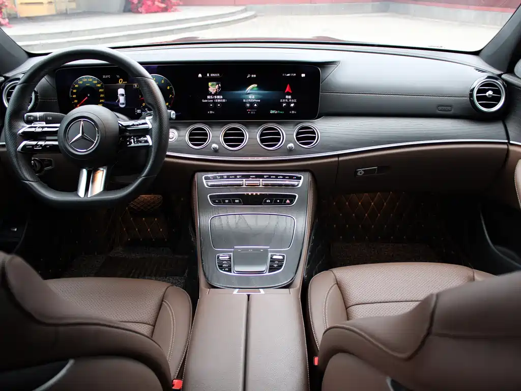 Mercedes-Benz E-Class 2022 — фото 11