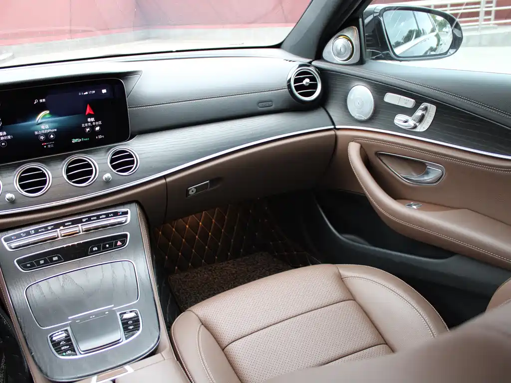 Mercedes-Benz E-Class 2022 — фото 16