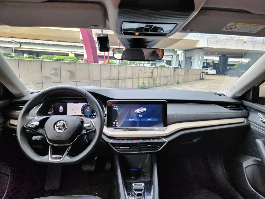 Skoda Octavia 2023 — фото 10