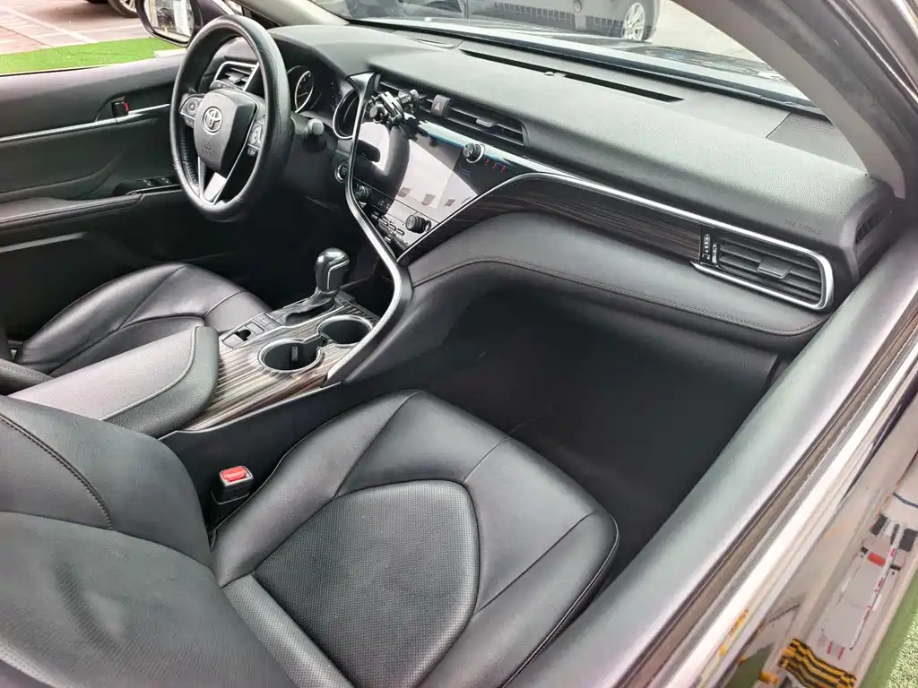 Toyota Camry 2019 — фото 18