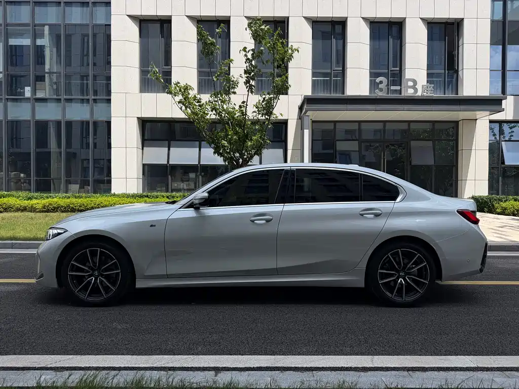 BMW 3 Series 2025