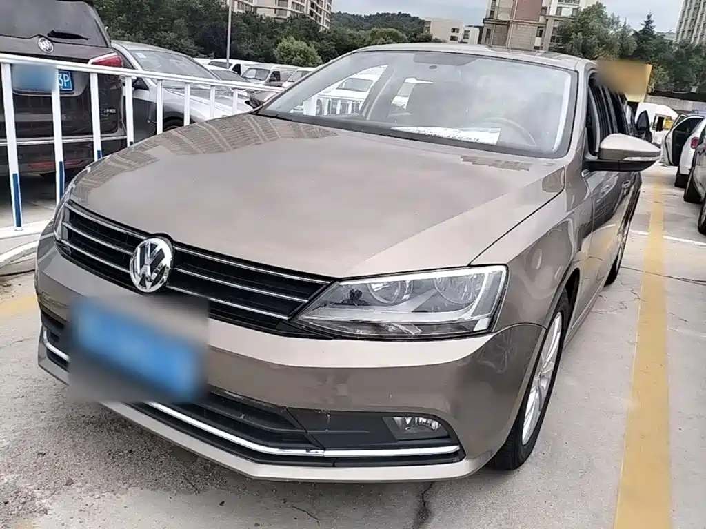 Volkswagen Sagitar 2015