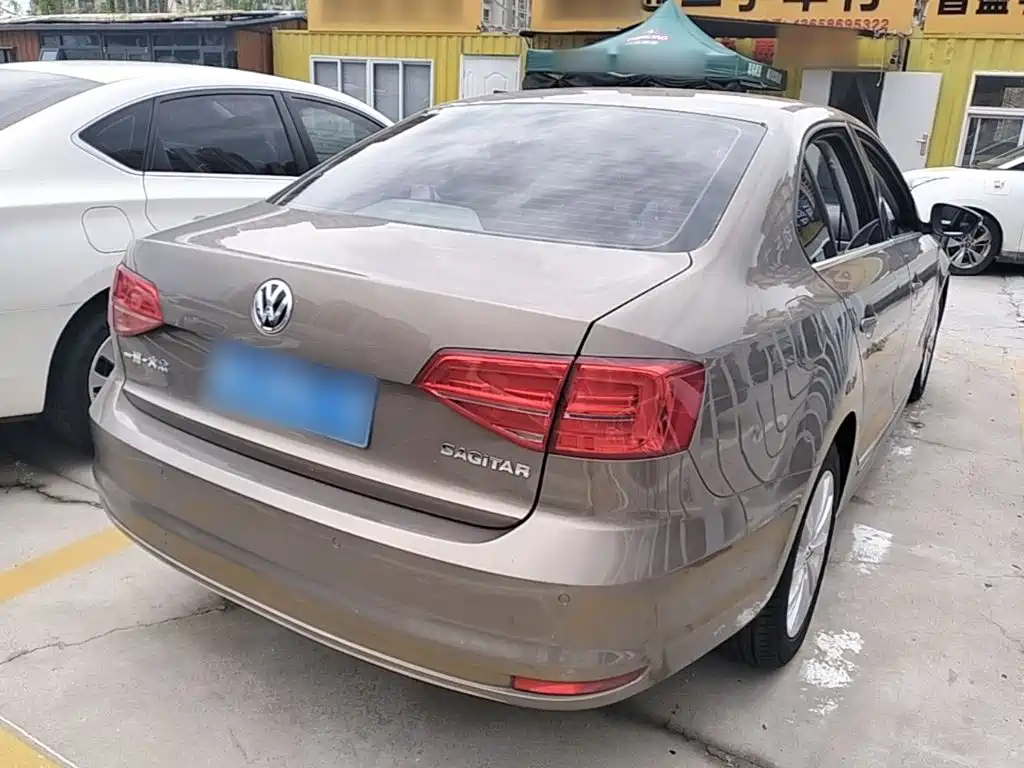 Volkswagen Sagitar 2015