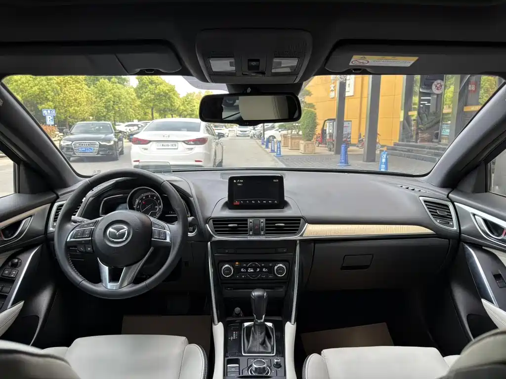 Mazda CX-4 2016 — фото 18