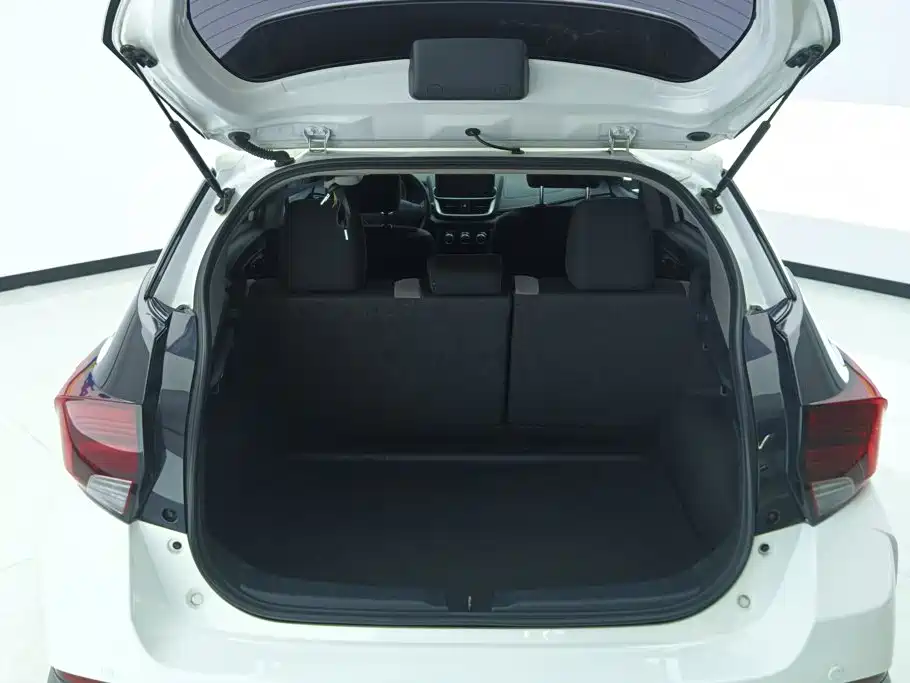 Toyota Yaris L 2021 — фото 4