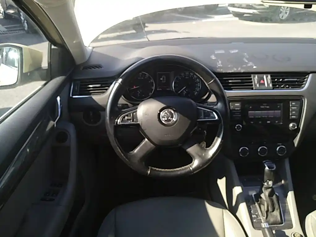 Skoda Octavia 2014 — фото 11