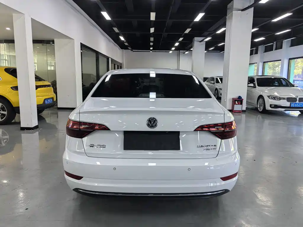 Volkswagen Sagitar 2020