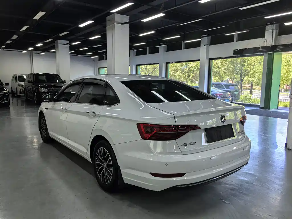 Volkswagen Sagitar 2020