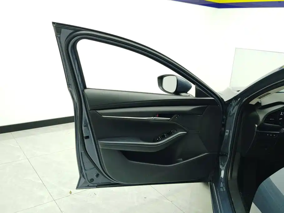 Mazda 3 Axela 2023
