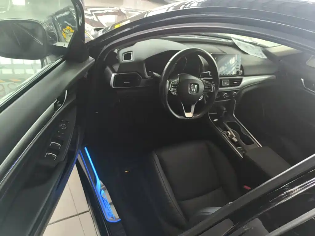 Honda Accord 2020 — фото 16