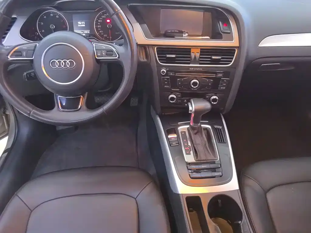 Audi A4L 2015 — фото 12