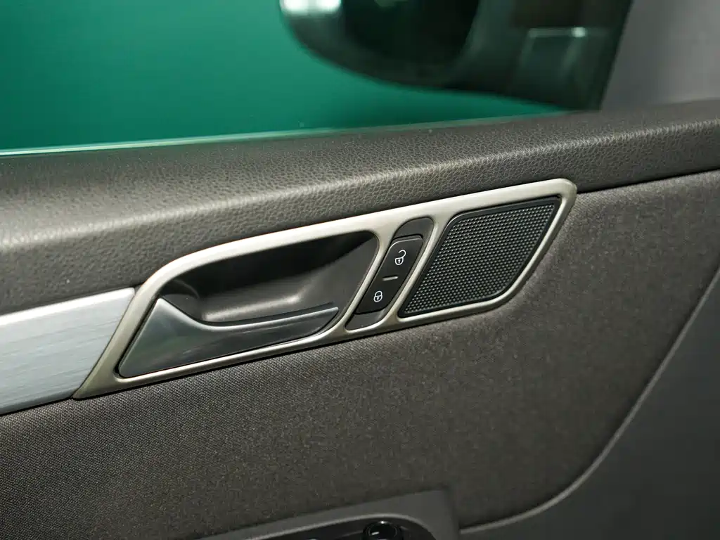 Volkswagen Sharan 2017 — фото 15