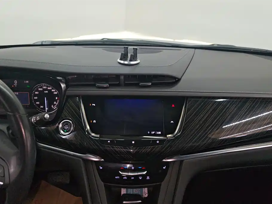 Cadillac XT6 2021 — фото 13