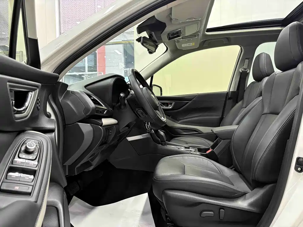Subaru Forester 2023 — фото 14