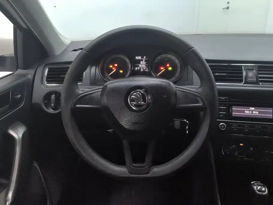 Skoda Rapid Spaceback 2019 — фото 15