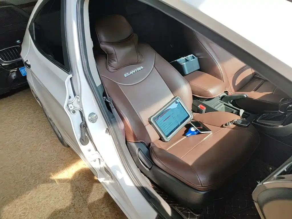Hyundai Elantra 2017 — фото 25
