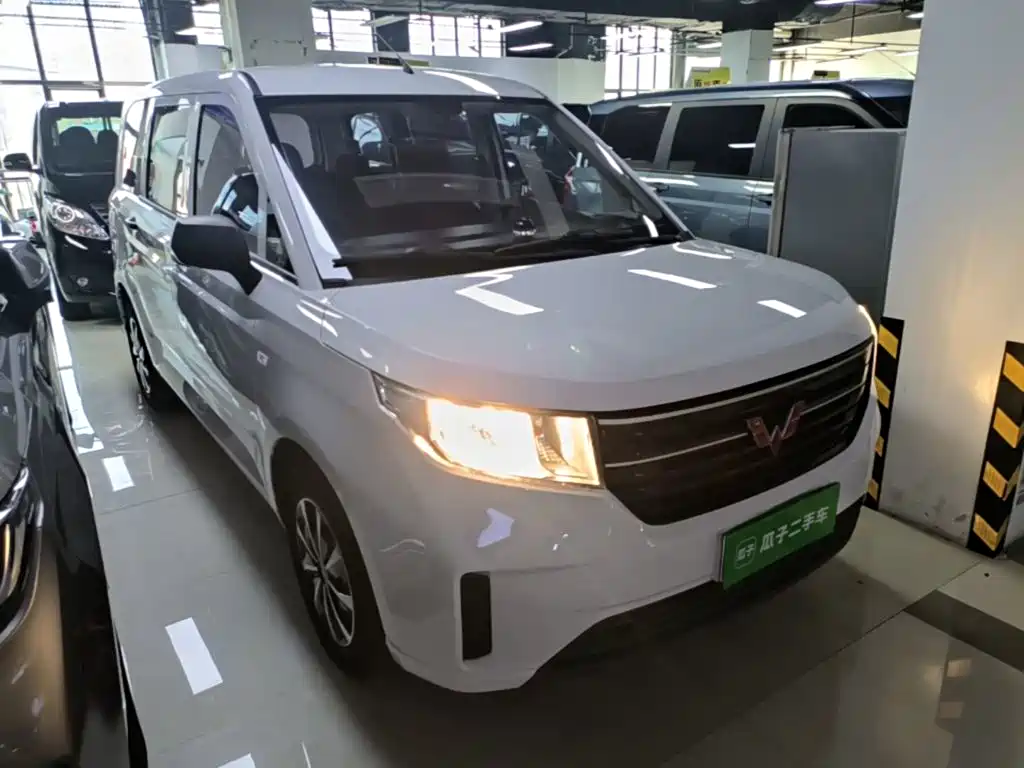 Wuling Hongguang PLUS 2022