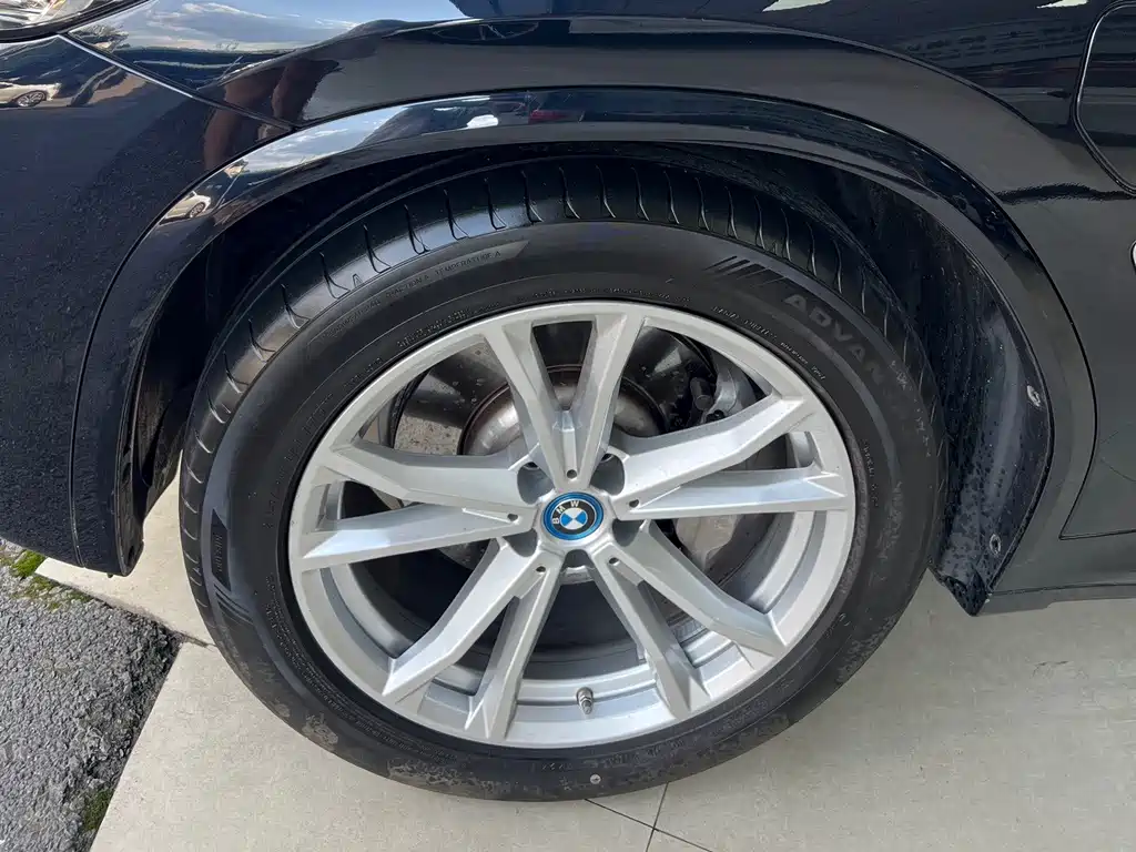 BMW iX3 2025 — фото 13