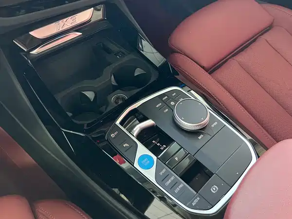 BMW iX3 2025