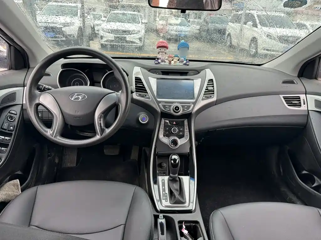 Hyundai Elantra 2016 — фото 16