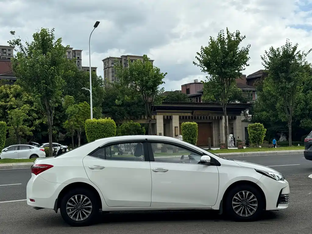 Toyota Corolla 2017 — фото 14
