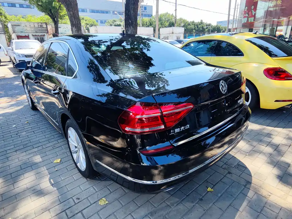 Volkswagen Passat 2017 — фото 13