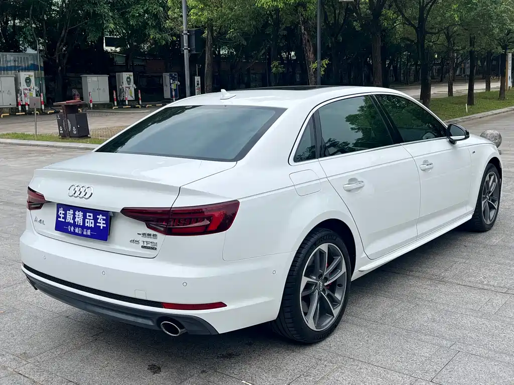 Audi A4L 2018