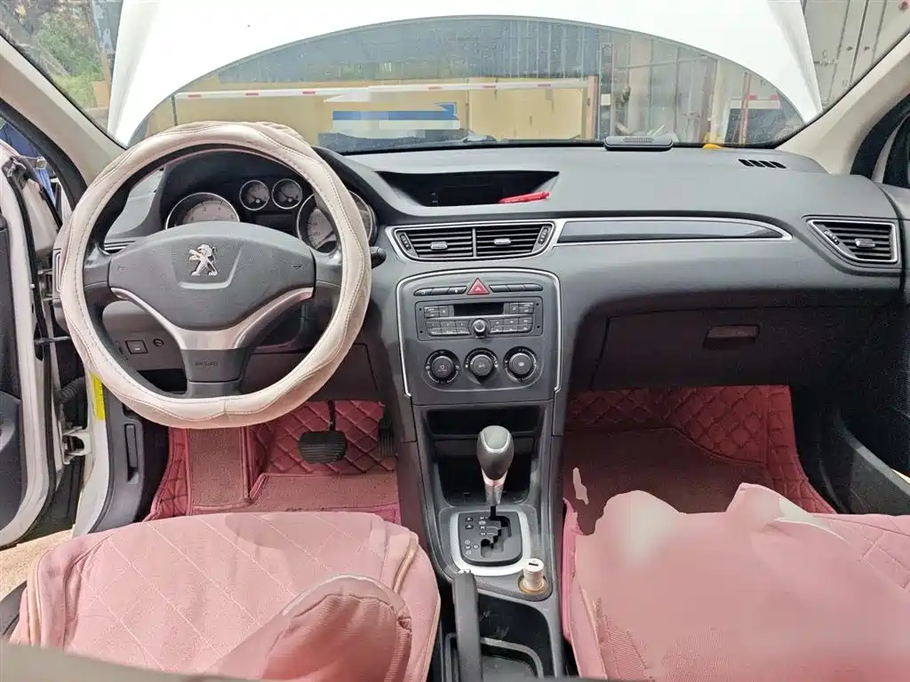 Peugeot 308 2015 — фото 10