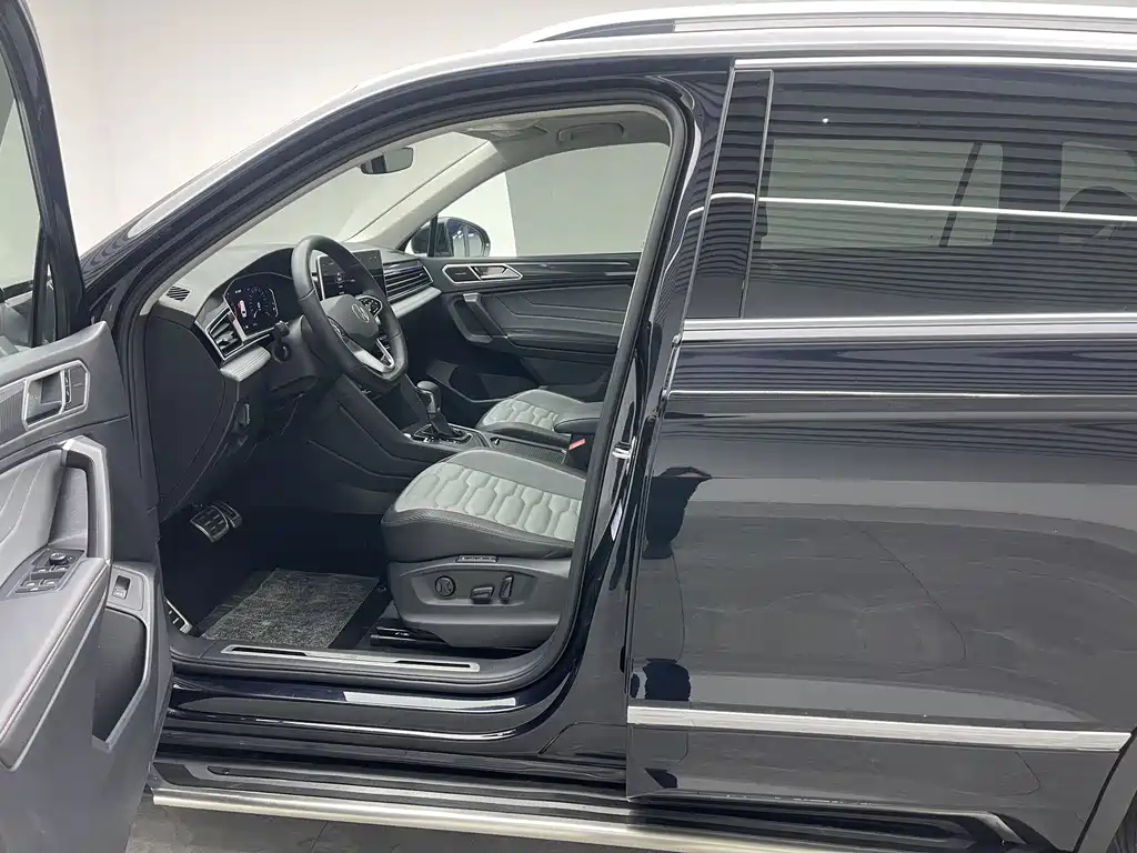 Volkswagen Tiguan L 2023 — фото 16