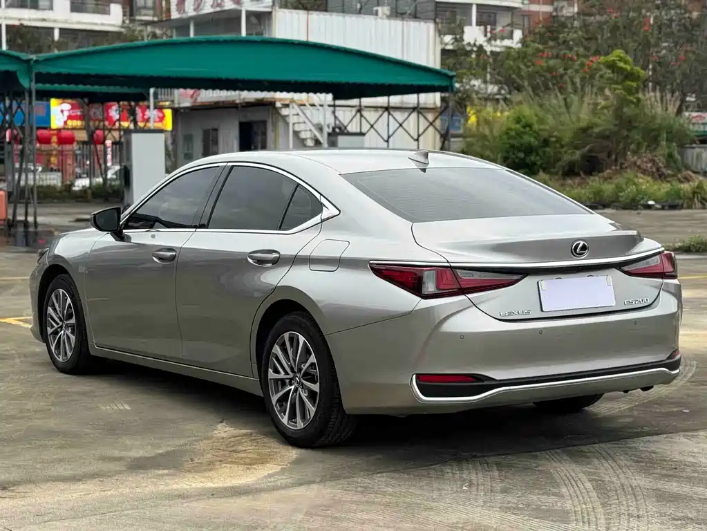 Lexus ES 2023 — фото 7