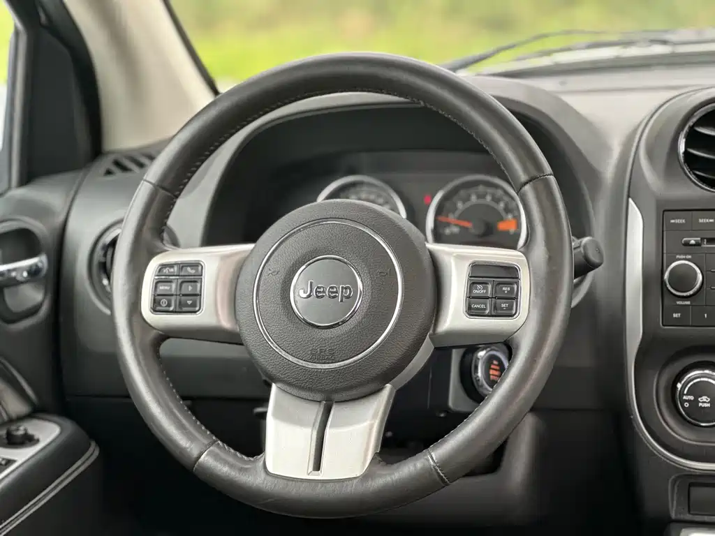 Jeep Compass 2014 — фото 40