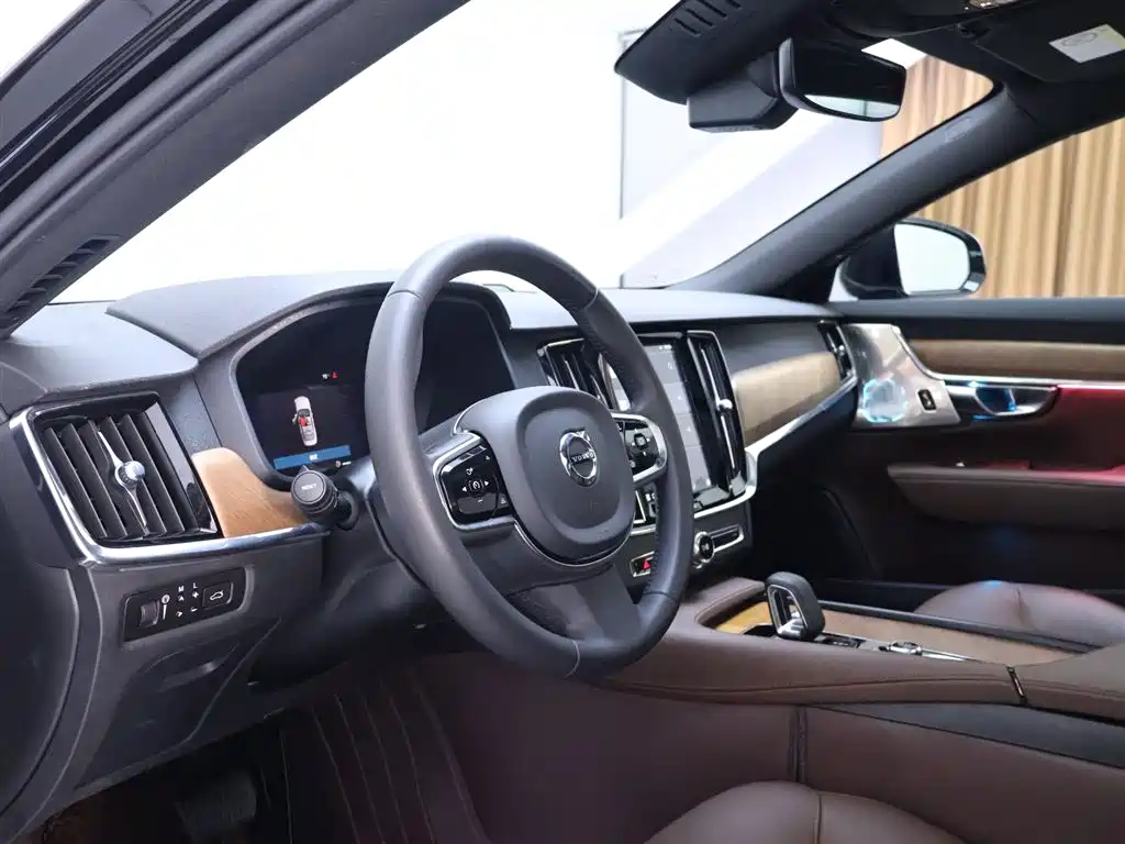 Volvo S90 2022 — фото 11