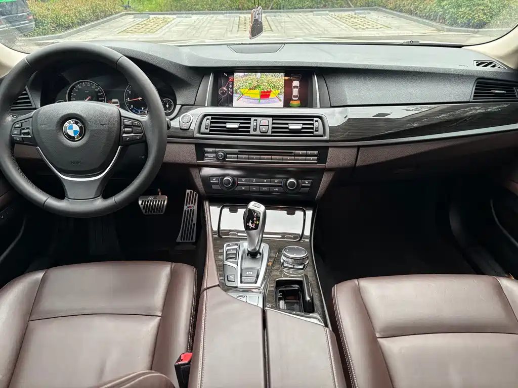 BMW 5 Series 2016 — фото 9