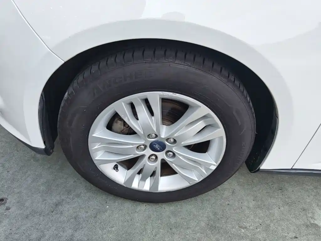 Ford Focus 2015 — фото 23