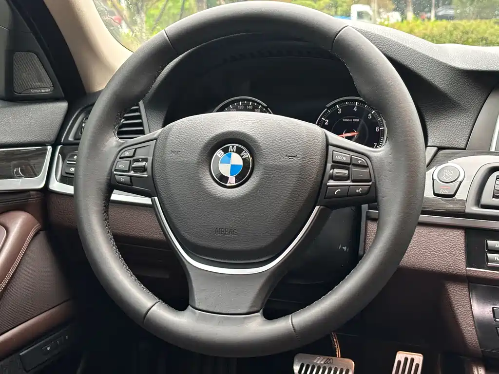 BMW 5 Series 2016 — фото 10