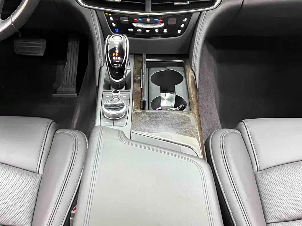 Cadillac CT6 2021 — фото 18
