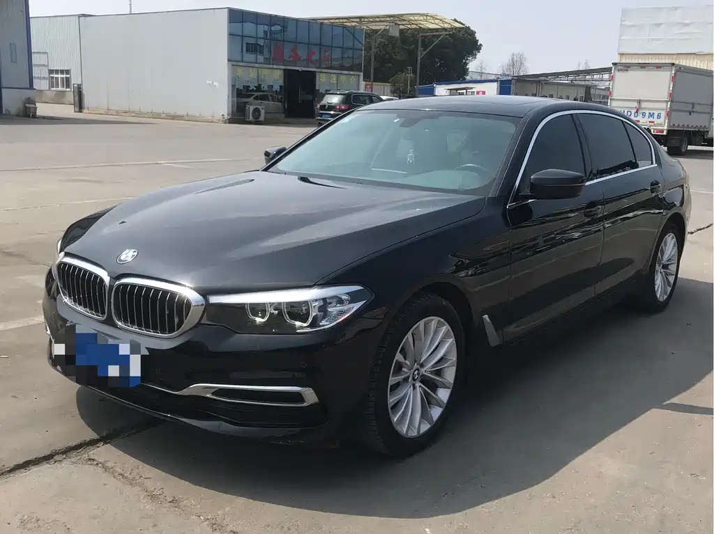 BMW 5 Series 2019 — фото 1