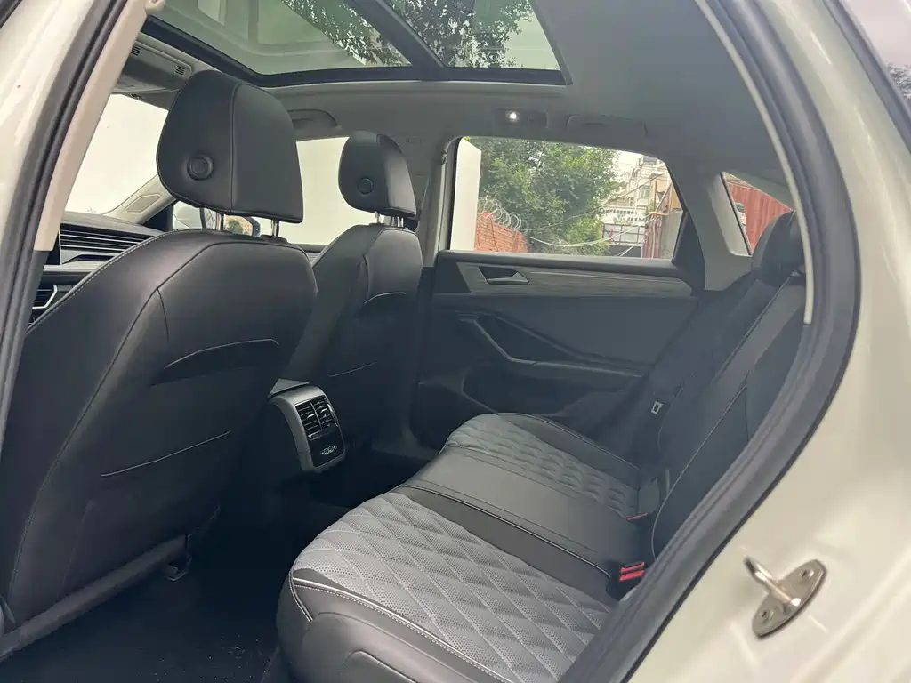 Volkswagen Sagitar 2022