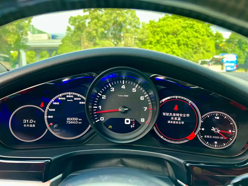 Porsche Panamera 2018 — фото 19