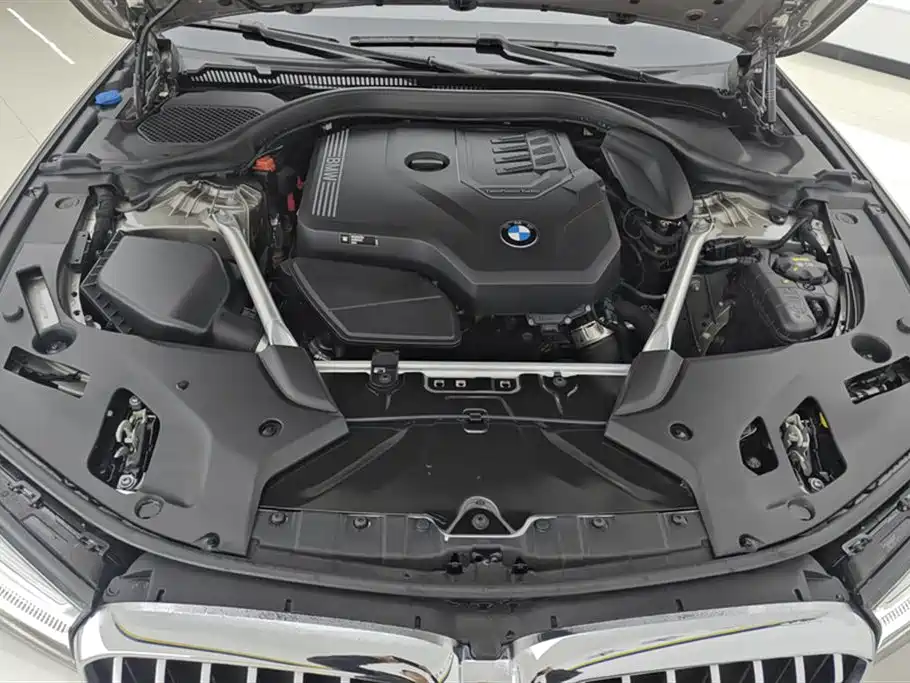 BMW 5 Series 2021 — фото 10