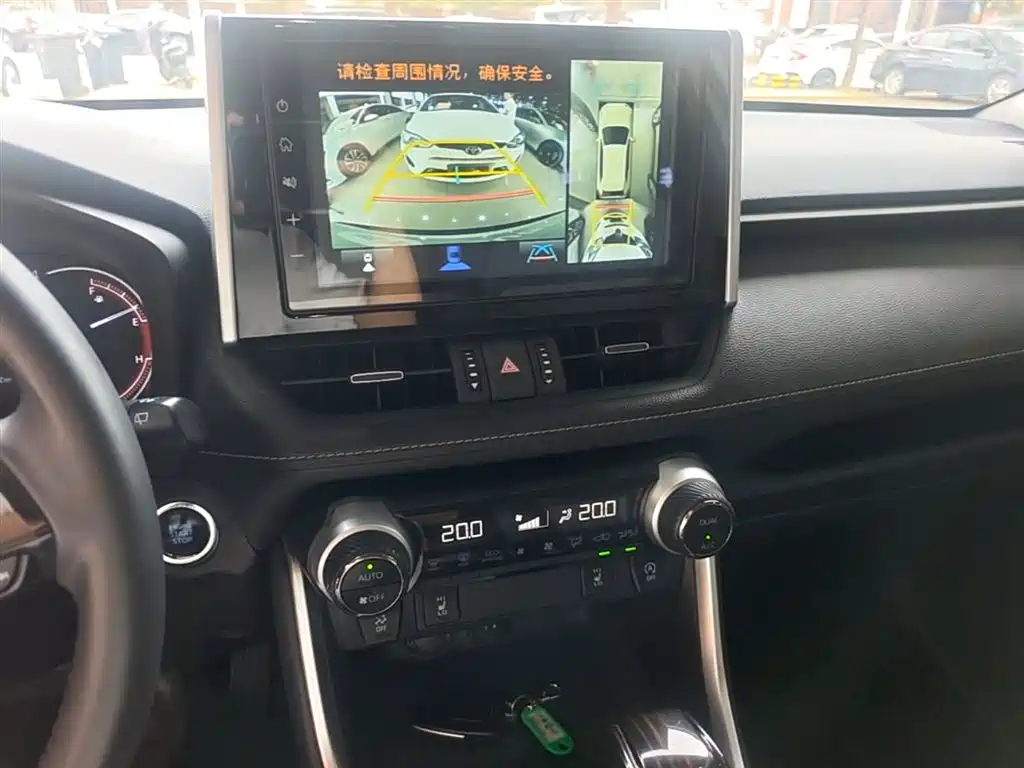 Toyota RAV4 2020 — фото 13